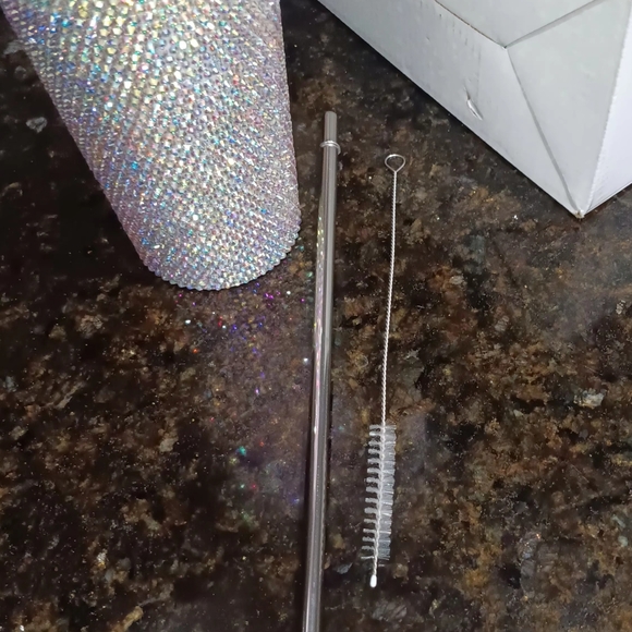 Diamond Studded Bling 26oz Tumbler w/ Stainless Steel Straw & Brush - Picture 3 of 9